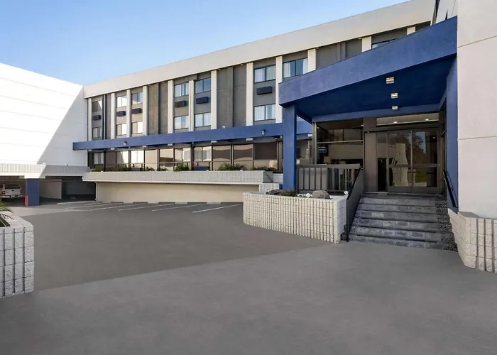 Baymont By Wyndham Monterey Park