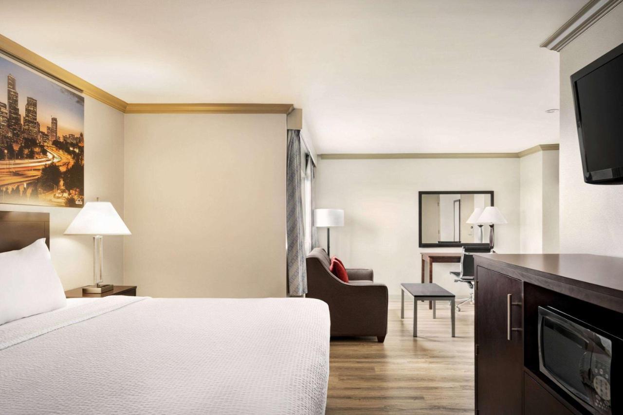 Baymont By Wyndham Hotel